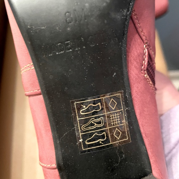 Red boots! Size 8 🍓 - Picture 4 of 7